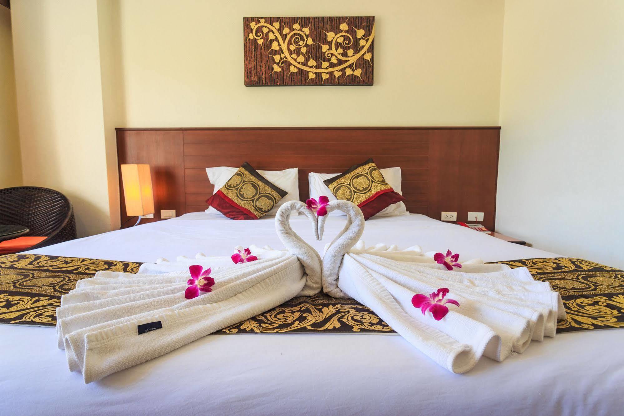 Sharaya Patong Hotel Exterior photo