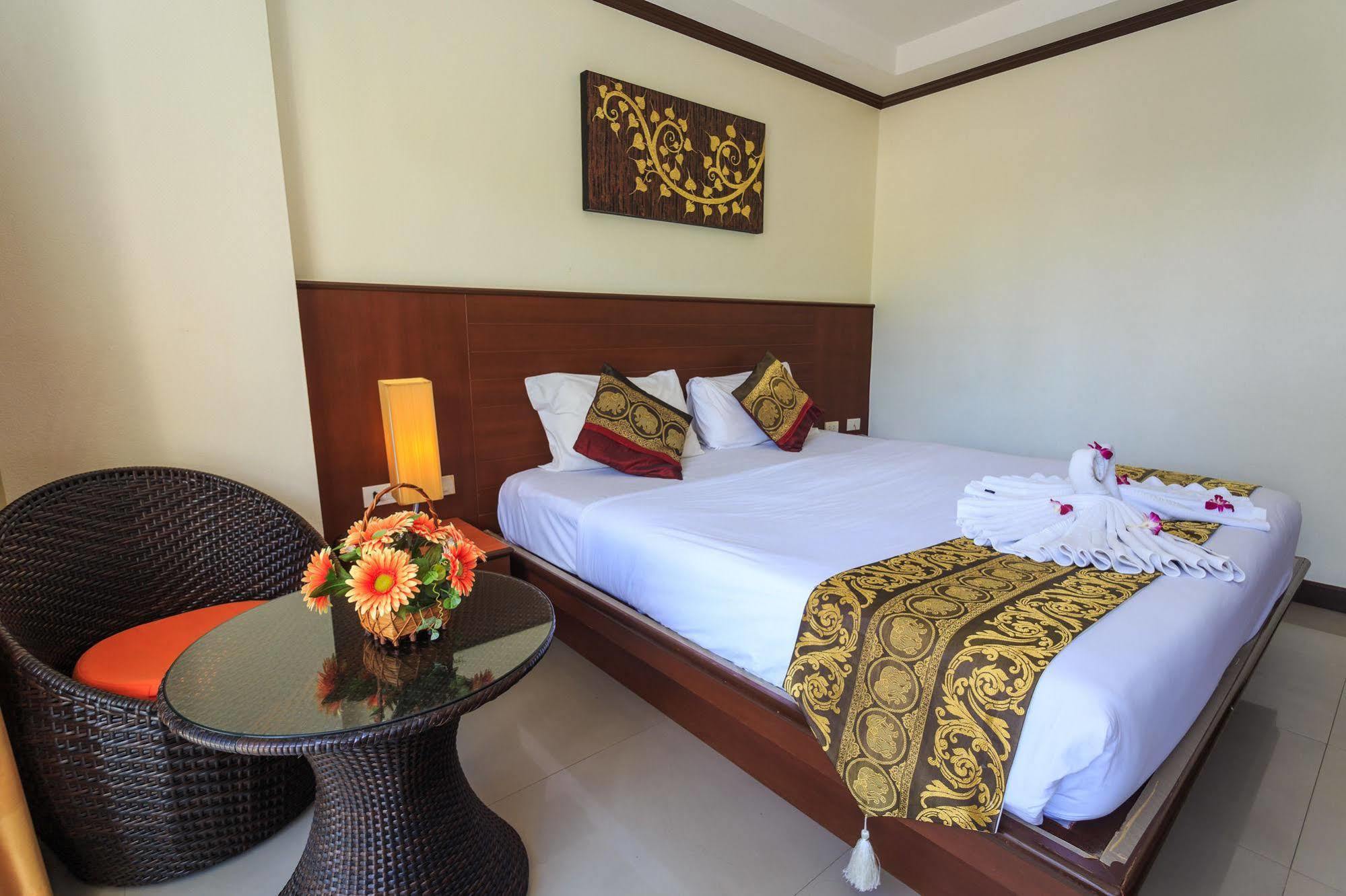 Sharaya Patong Hotel Exterior photo