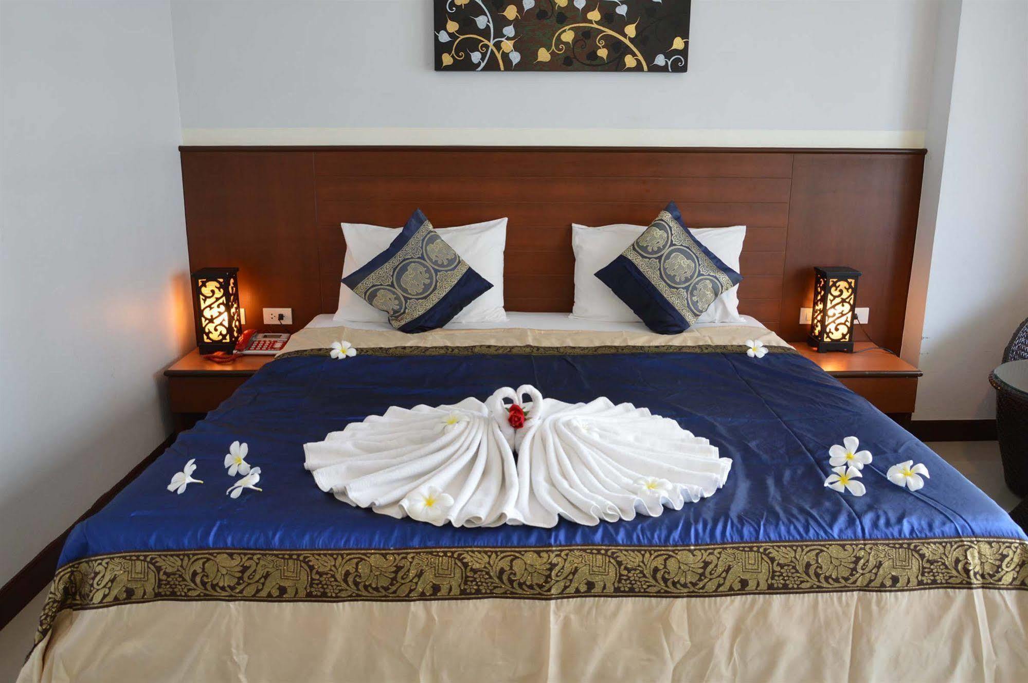 Sharaya Patong Hotel Exterior photo